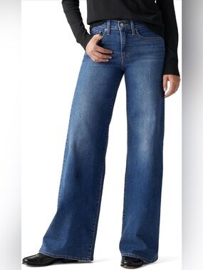 Levi’s 318 Shaping Wide Leg Jeans